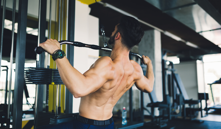 How do I train properly with the lat machine? - Tips for training with ...