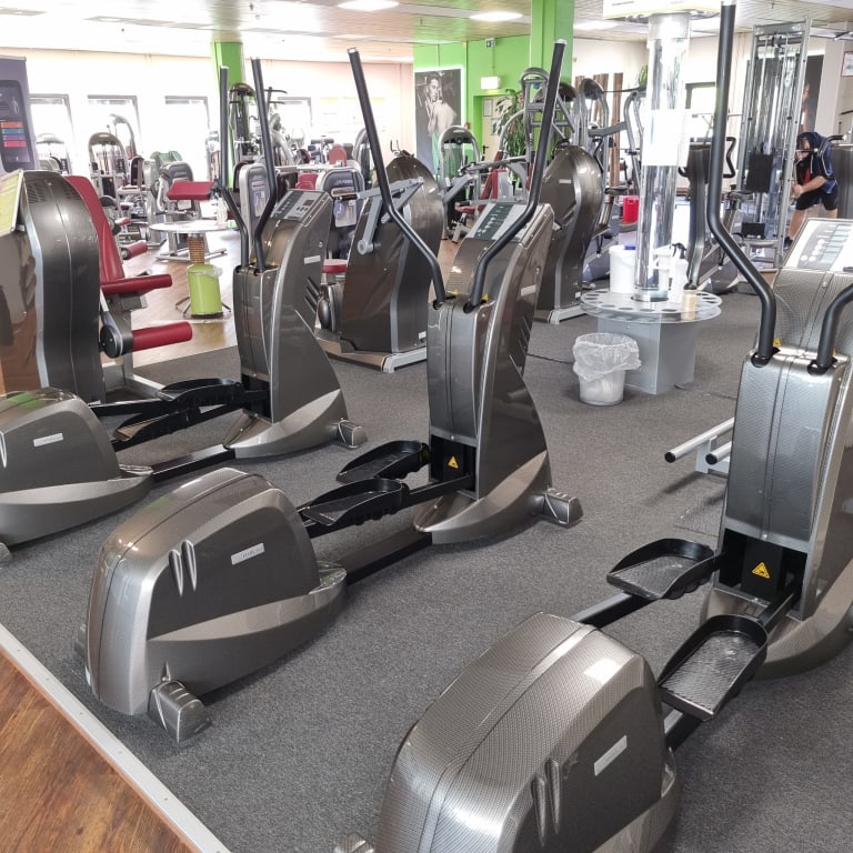 Ad Milon strength endurance circuit in carbon look