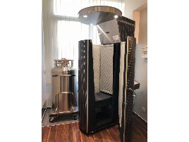 Cryosauna (JUKA) mit einem 240 l großen Edelstahlstickstofftank