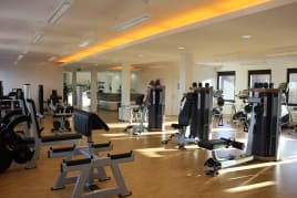 Komplette Studioausstattung. 3,5 Jahre alt. Hochwertig. Ideal für Neugründung oder Weiterverkauf. NP 150.000.-