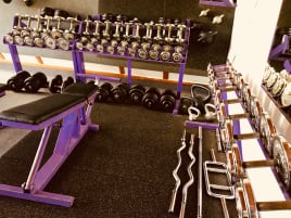 Studio-Ausstattung - Hanteln, Scheiben, Stangen, Kettlebells etc - ab sofort zu verkaufen