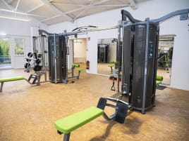 Matrix Fitness - G1-Serie 8-Stationen-Turm aus Studioauflösung