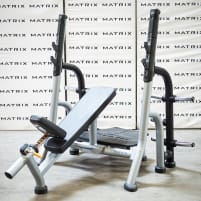 Matrix Fitness | Magnum Serie | Olympic Incline Bench (MG-A79) aus Studioauflösung | Iced Silver | 2017