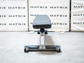 Matrix Fitness | Magnum Serie | Flat Bench (MG-A59) aus Studioauflösung | Iced Silver | 2016