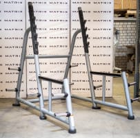 Matrix Fitness | Magnum Serie | Squat Rack (MG-A81) aus Studioauflösung | Iced Silver | 2016