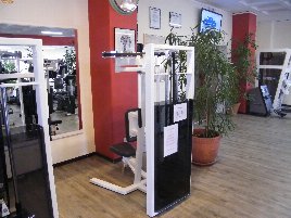 Kraftgerätepark mit 21 Kraftmaschinen Hersteller Sportesse, GYM 80 und andere