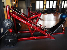 Signature Plate Loaded Linear Leg Press Sonderfarbe/Sonderleder