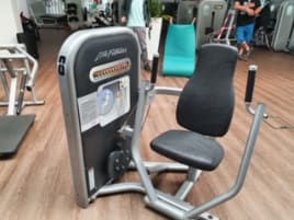 LifeFitness Kraft Ausdauer Zirkel aus Frauenstudio gut erhalten