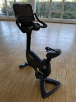 *neuwertig* Life Fitness Upright Bike - mit Discover SE3HD Konsole - Elevation 95C - neuste Generation, Premium Ausstattung!