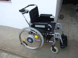 E-Fix Elektro Rollstuhl - Steuerung für Patient oder Begleitperson möglich.