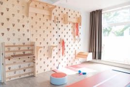 GYMwall Set | 3x 90er Basiselement, Multifunktionstrainer 1 und Multifunktionstrainer 2, Bodenprisma &; Fußangel