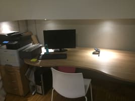 PC Terra * printer Samsung color wifi * white chair * desk