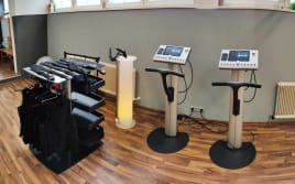 2x MIHA BODYTEC II inklusive Bodenständer, Westen, Tisch und EMS Sprühstation, etc.