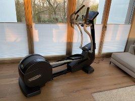 As good as new - Crosstrainer of the brand Technogym - for private sale