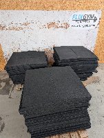 Premium Fitness Gummimatten 100x100x2 cm, Gummiboden, Sportboden, Glatt mit dezentem Kreuzdesign (optische Fuge)