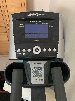 Kaum benutzter Crosstrainer ( Neupreis 2250 €)  : Lifefitness Crosstraimer X1 mit Advanced Konsole ( LCT- XT- ADV, LCT - X1 Basis, LF- Adapter, LF - Kon- ADV), Schutzmatte XXXL
