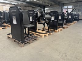 Life Fitness Circuit Circuit Special Red 10 piece equipment set New Exhibition piece Full warranty ideal for gym rehab hotel clubs companies