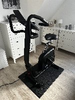 Fahrradergometer cardiostrong mit Multimedia tablet