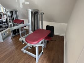 Gym80 Sygnum Beinrückstrecker mit Aktivkonzepte Vorrichtung