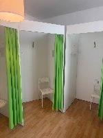 4 Umkleidekabinen + Empfangstheke für EMS-, Fitness- oder Physiostudio