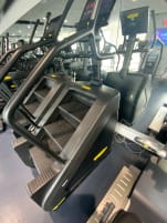 Technogym Excite Climber LIVE 7000 16" (DFEU3Q4) Diamantschwarz