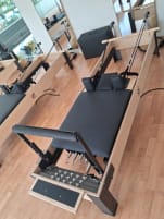 Wie neu: 4 Pilates for All "Pop Custom Reformer" incl. Box &amp; Jumpboard – Studioaufgabe  auch einzeln)