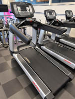 Gebrauchtes Laufband 95T Achieve Life Fitness, sehr guter Zustand