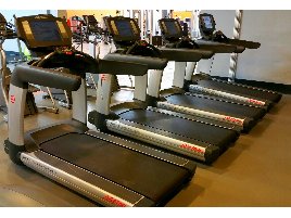 25 x Life Fitness Elevation Series 95T Engage Laufband aufbearbeitet TOP ZUSTAND!!